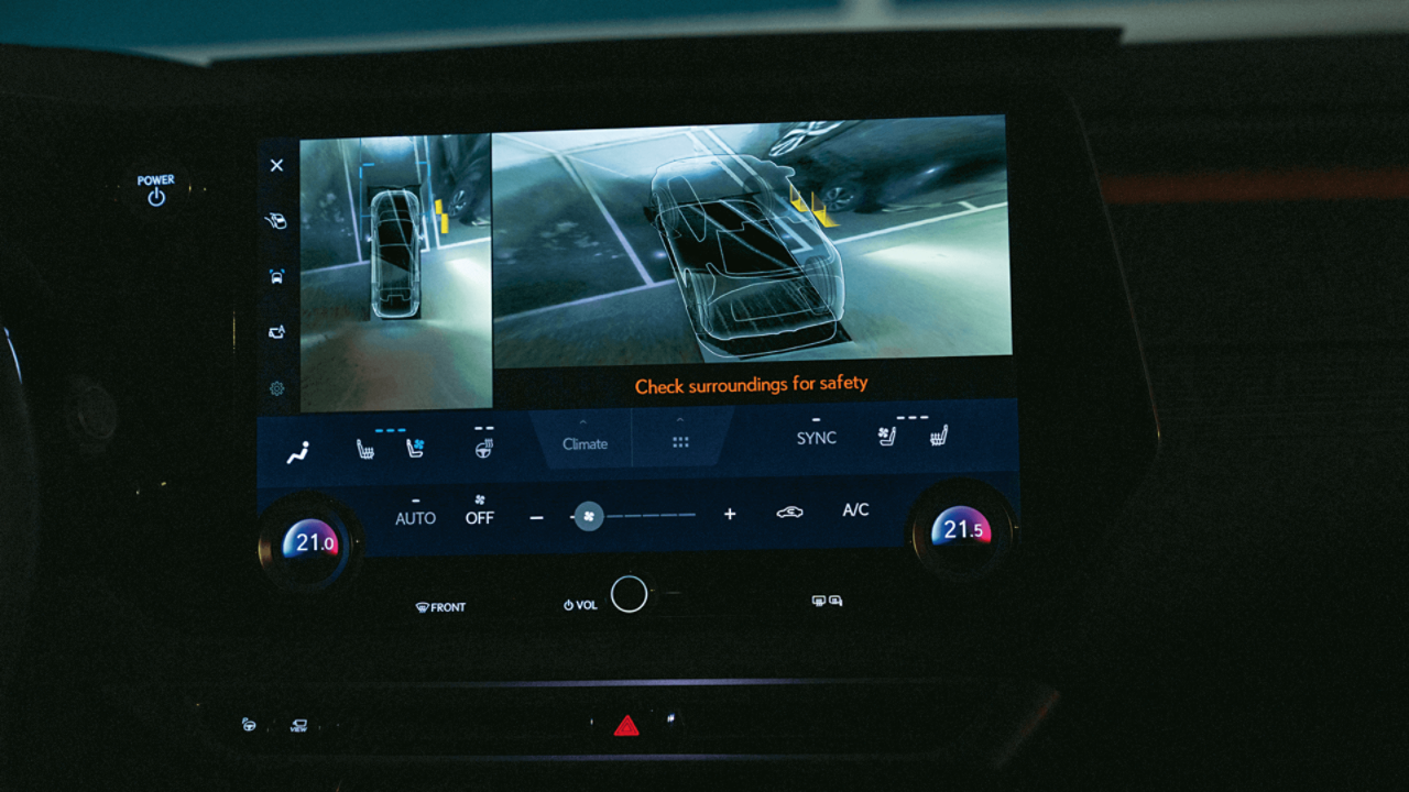 The Digital Panoramic View Monitor feature in the Lexus RX